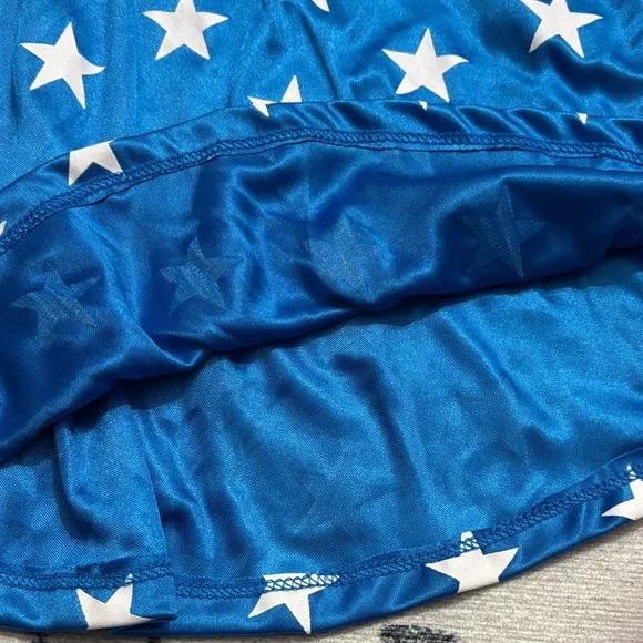 Wonder Woman skirt - Picture 2 of 10